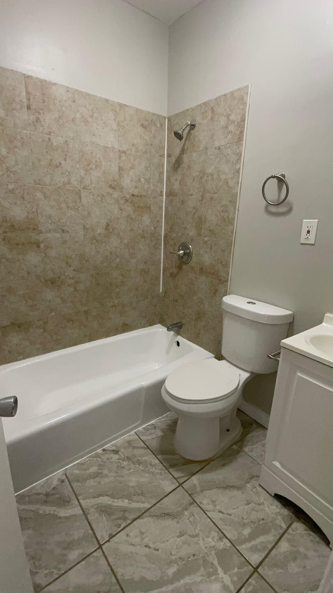 Building Photo - 18 Atlantic St