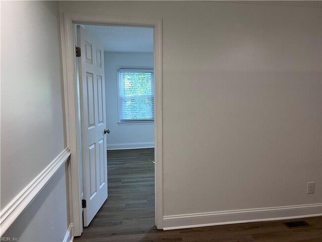 Building Photo - 947 Wildwood Square Ct