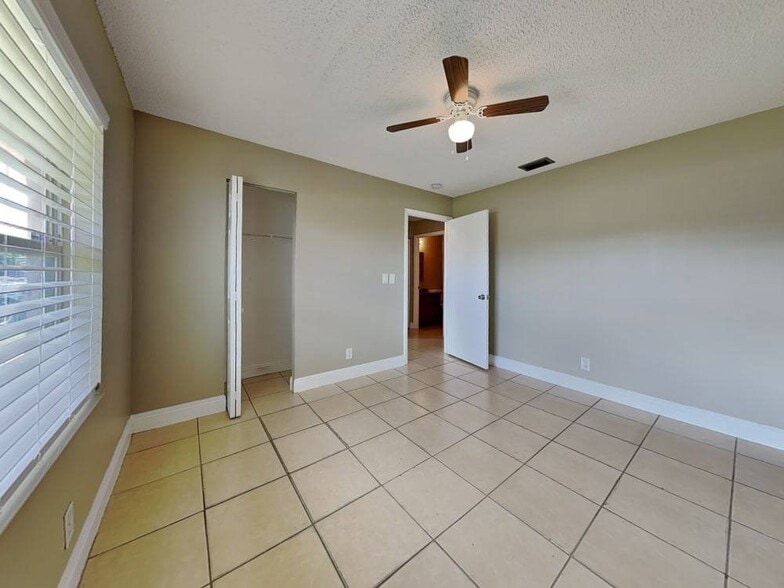 Building Photo - 2787 Flagstone Dr SE