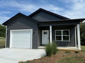 Building Photo - Newly Built 3-Bedroom Gem with Easy Highwa...