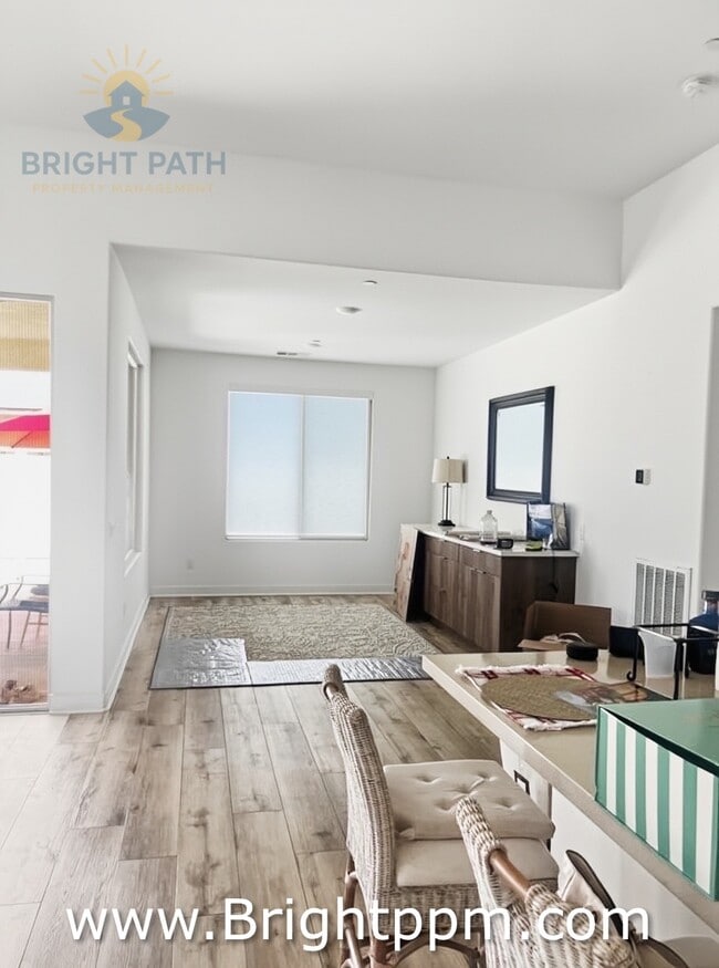 Building Photo - 1539 Newland Dr