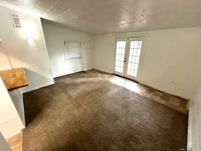 Building Photo - This cute, but large cottage is located in...