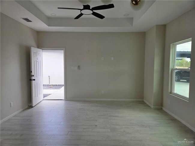 Building Photo - 13 E Royal Palm Dr