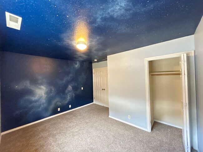 Building Photo - Beautiful Home