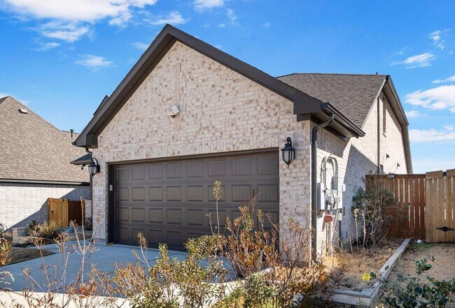 Building Photo - 232 Barton Oak Trl