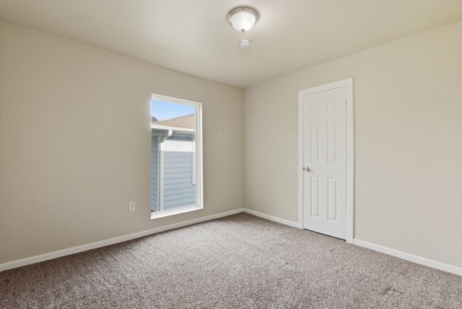 Building Photo - 303 Gans St