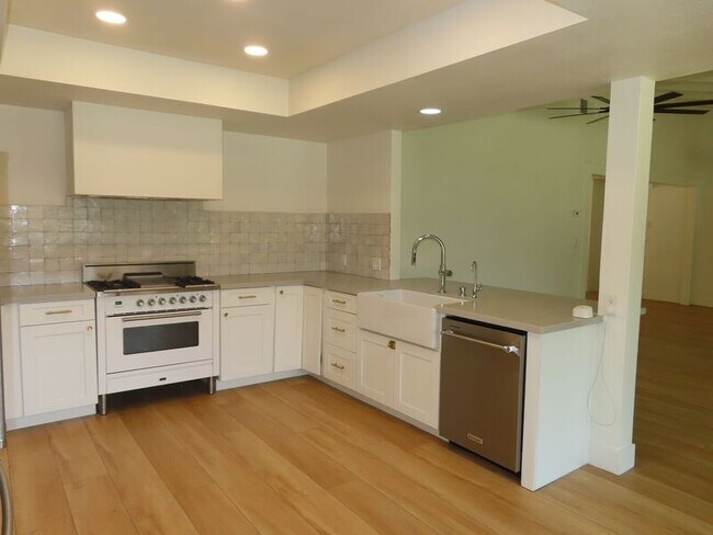 Building Photo - 29710 Vallejo Ave