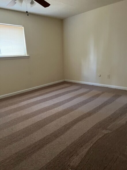 Building Photo - 240 Scandia Cir