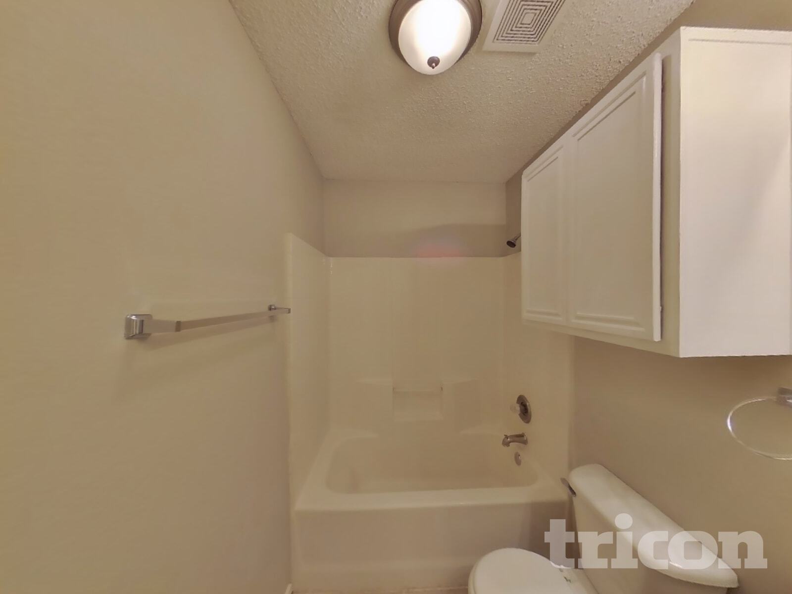 Building Photo - 1704 Fern Dr