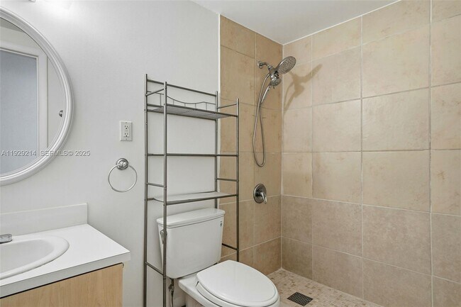 Building Photo - 1185 Marseille Dr