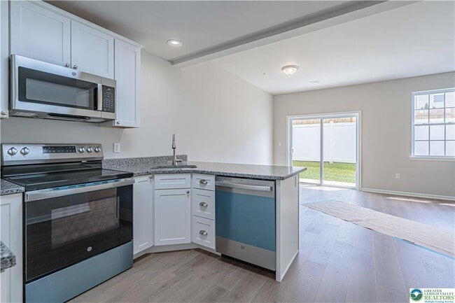 Building Photo - 742 Blue Heron Dr