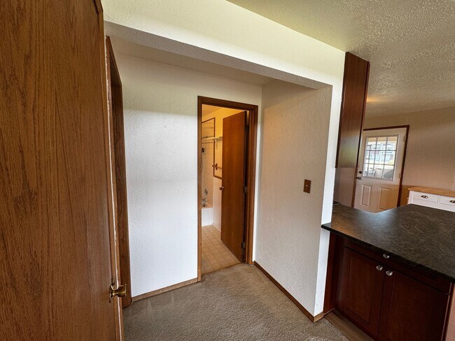 Building Photo - 2 Bedroom + Bonus Room + Loft Hansville Ho...