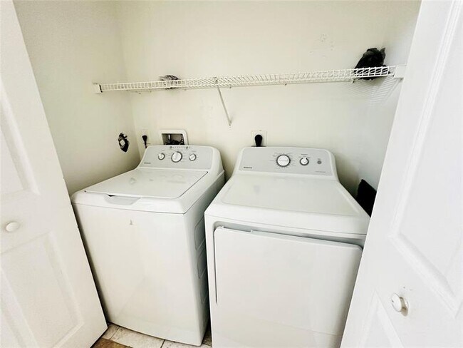 Building Photo - 4834 NW 58th Manor