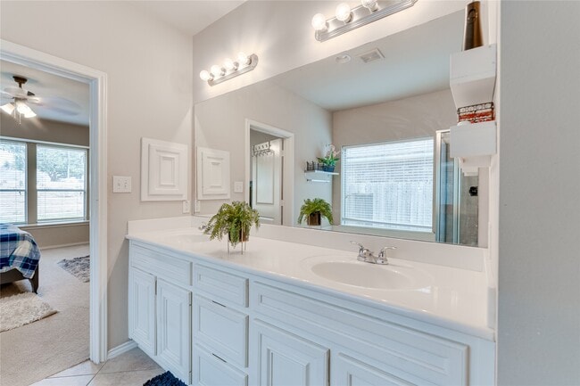 Building Photo - 25806 Palmdale Estate Dr