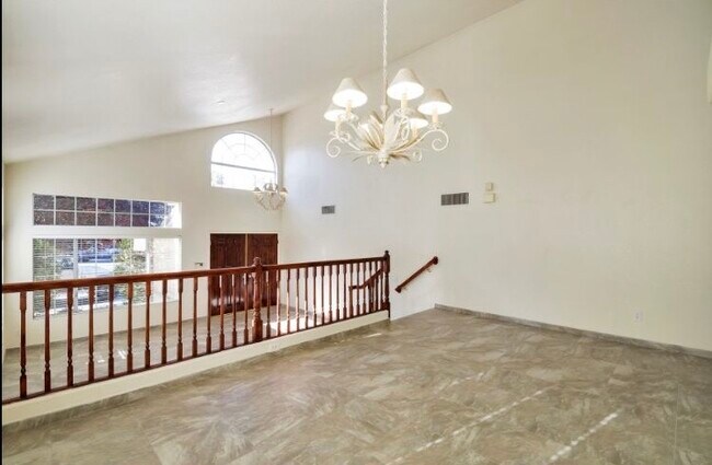 Building Photo - 7517 Heather Knoll Cir