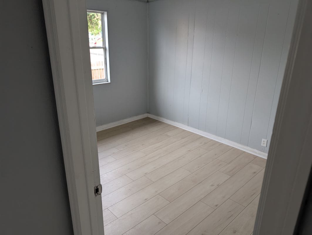 Building Photo - 1316 Holmes Ave