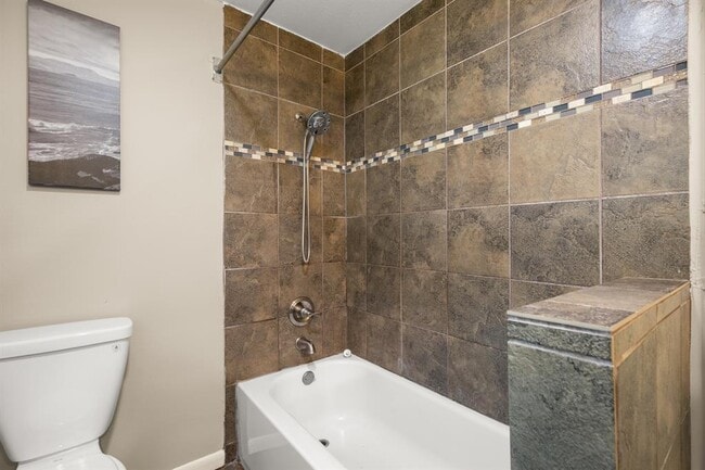 Building Photo - 1713 Deerfield Dr