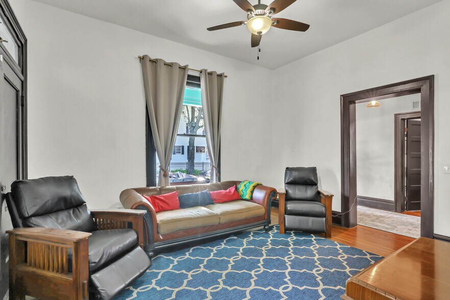 Living Room - Common Space - 51 E 4th St