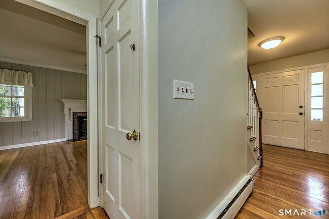 Building Photo - 352 Hitching Post Dr