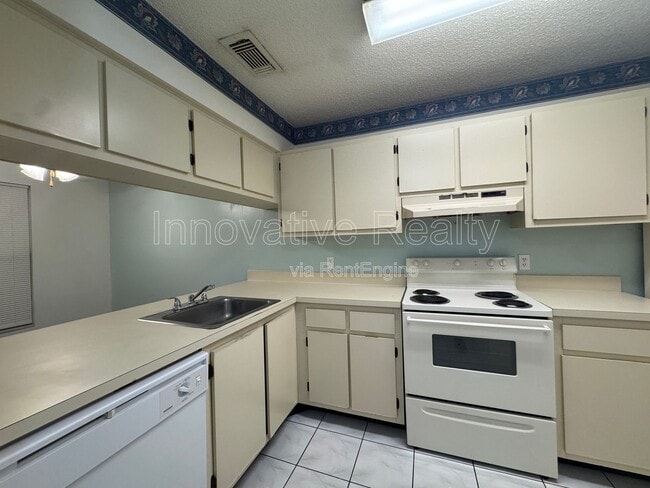 Building Photo - 6118 Curry Ford Rd