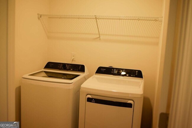 Building Photo - 484 Red Dragon Dr