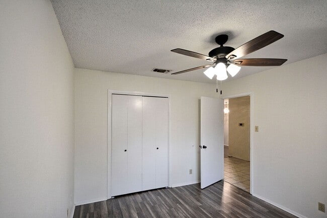 Building Photo - 663 Floral Ave