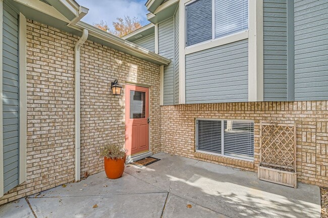 Building Photo - Stunning 4 BDR Fully Furnished Home in Broomfield