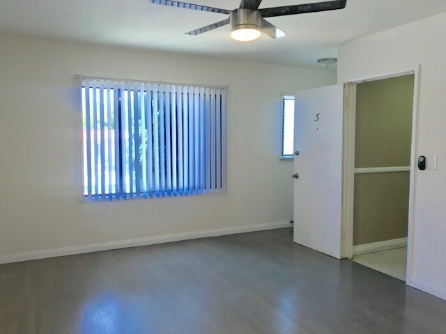 Building Photo - 2613 S Sepulveda Blvd