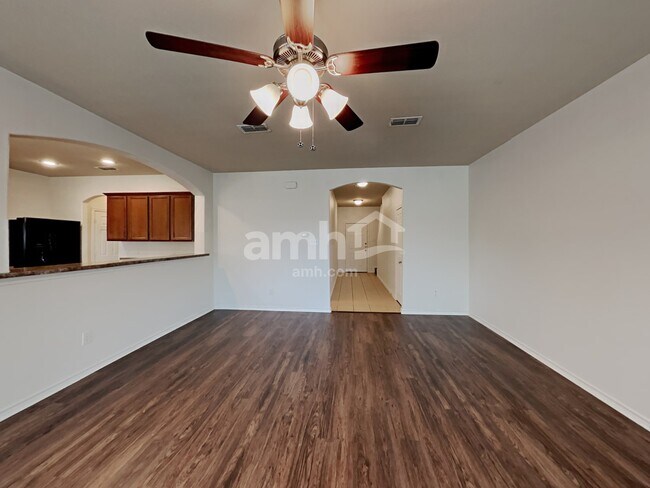 Building Photo - 5564 Thunder Bay Dr