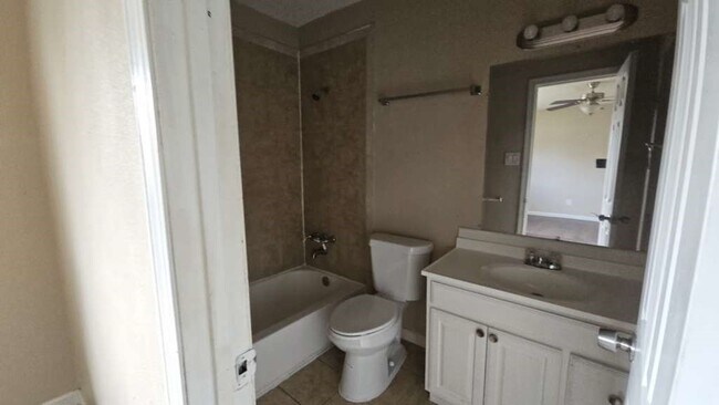 Building Photo - 8715 Valley Ledge Dr