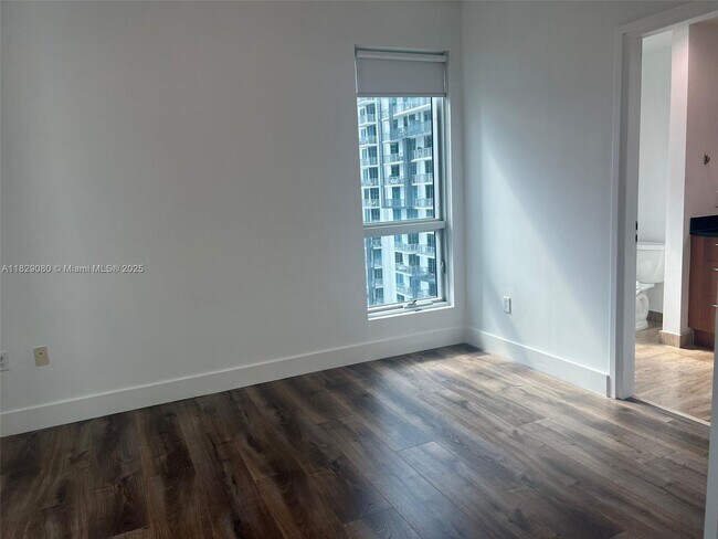 Building Photo - 300 S Biscayne Blvd