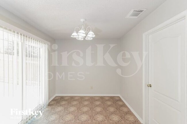Building Photo - 2652 Westover View