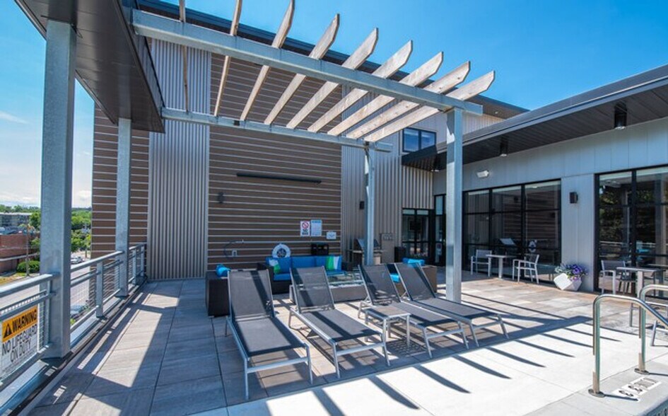 Building Photo - 2301 Ingersoll Ave