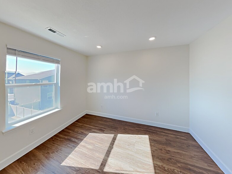 Building Photo - 2434 E Tumbleweed Rd