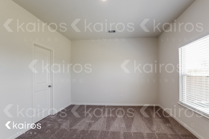 Building Photo - 10730 Hillside Creek Dr