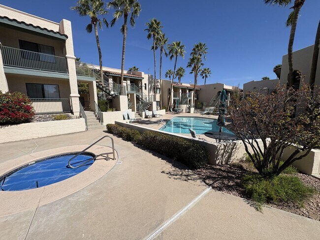 Building Photo - East side condo with community pool/spa/assigned covered parking place