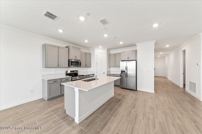 Building Photo - 2037 Island Ave NW