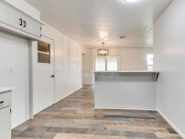 Building Photo - 2401 Fedderson Dr
