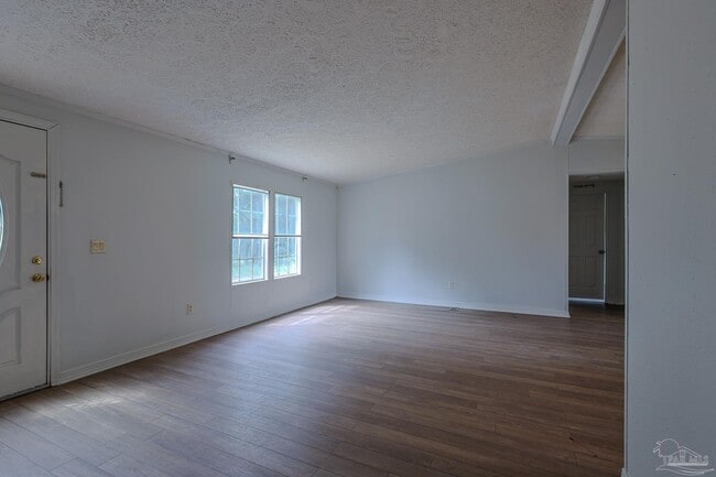 Building Photo - 6850 Bratt Rd