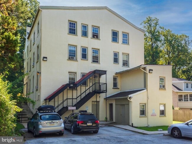 Building Photo - 605 W Miner St