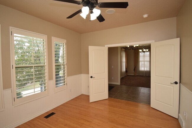 Building Photo - Stunning 6 bedroom 3 bathroom home in Daybreak South Jordan!!!