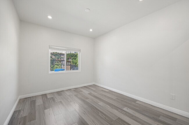 Building Photo - 1009 Tremont St
