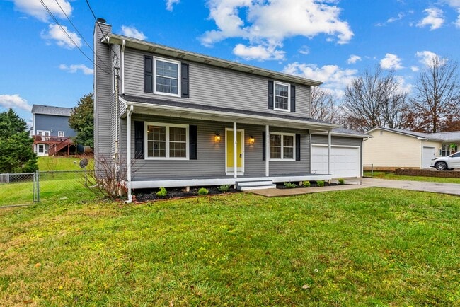 Building Photo - 215 Darrell Dr