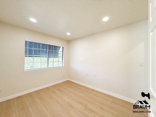 Building Photo - 11228 Huston St