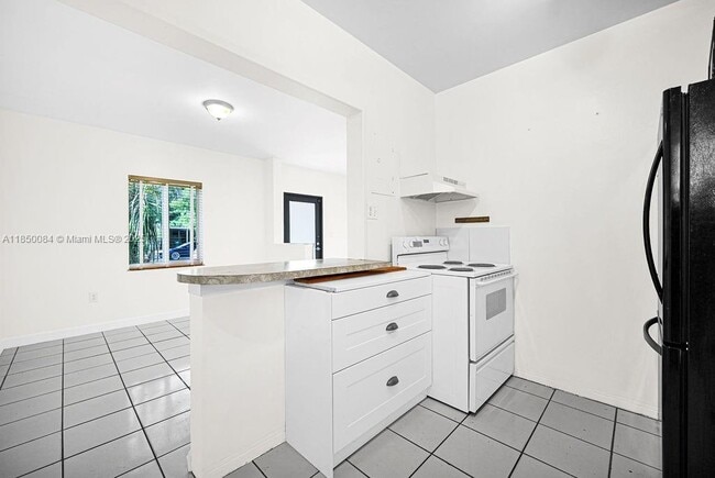 Building Photo - 5960 SW 47th St