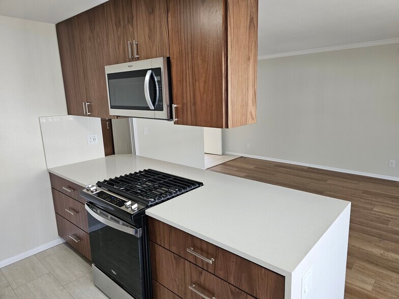 Building Photo - Laguna Del Rey Apartments