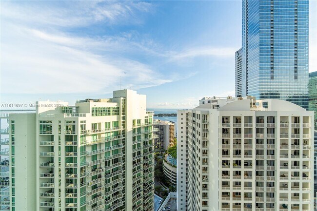 Building Photo - 1300 Brickell Bay Dr