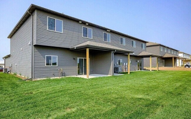 Building Photo - Brand New Spacious 2-Story with 3 bedrooms/2.5 bathrooms in North Lincoln