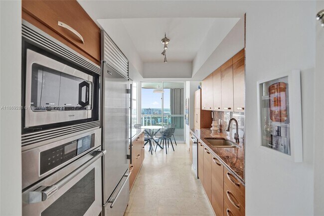 Building Photo - 21205 Yacht Club Dr