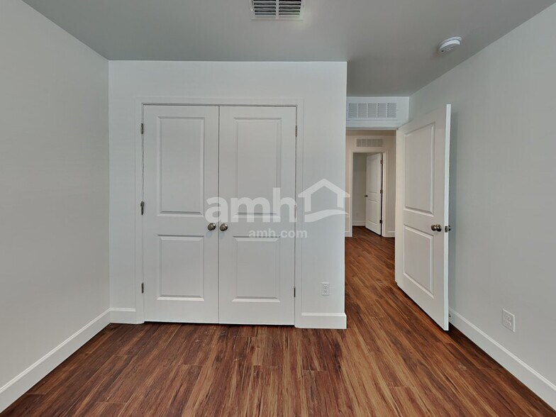 Building Photo - 17116 W Townley Ave